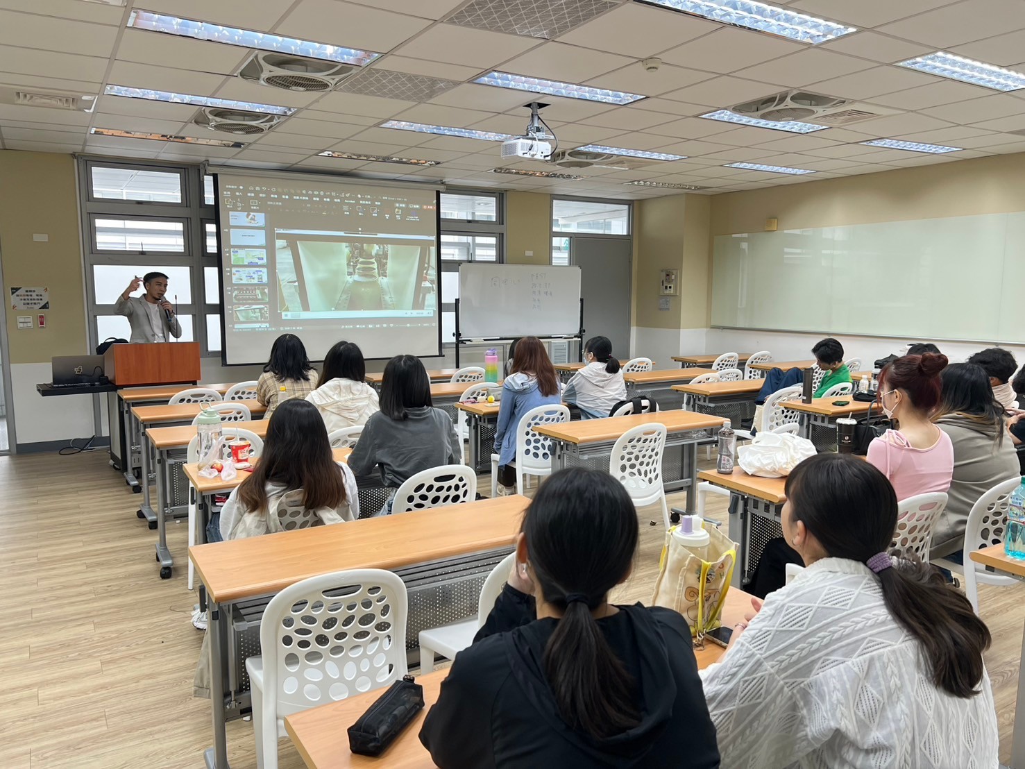 數位轉型的時代浪潮：如何在職場中保持競爭力4