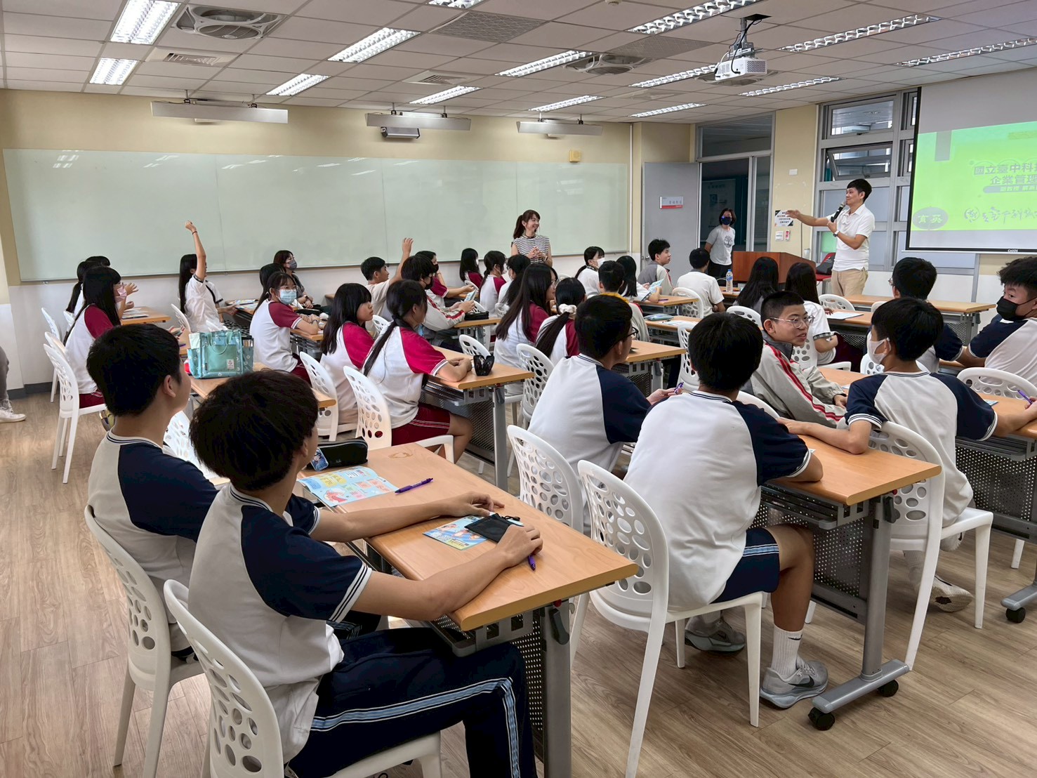 20251106育英國中蒞校參訪